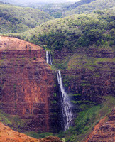 Waterfall in Waimea Canyon (zoom)